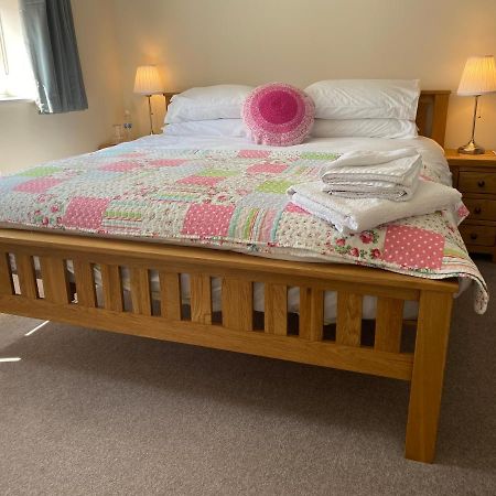 Wellington View One En Suite Shower And Super King Bed Exterior photo